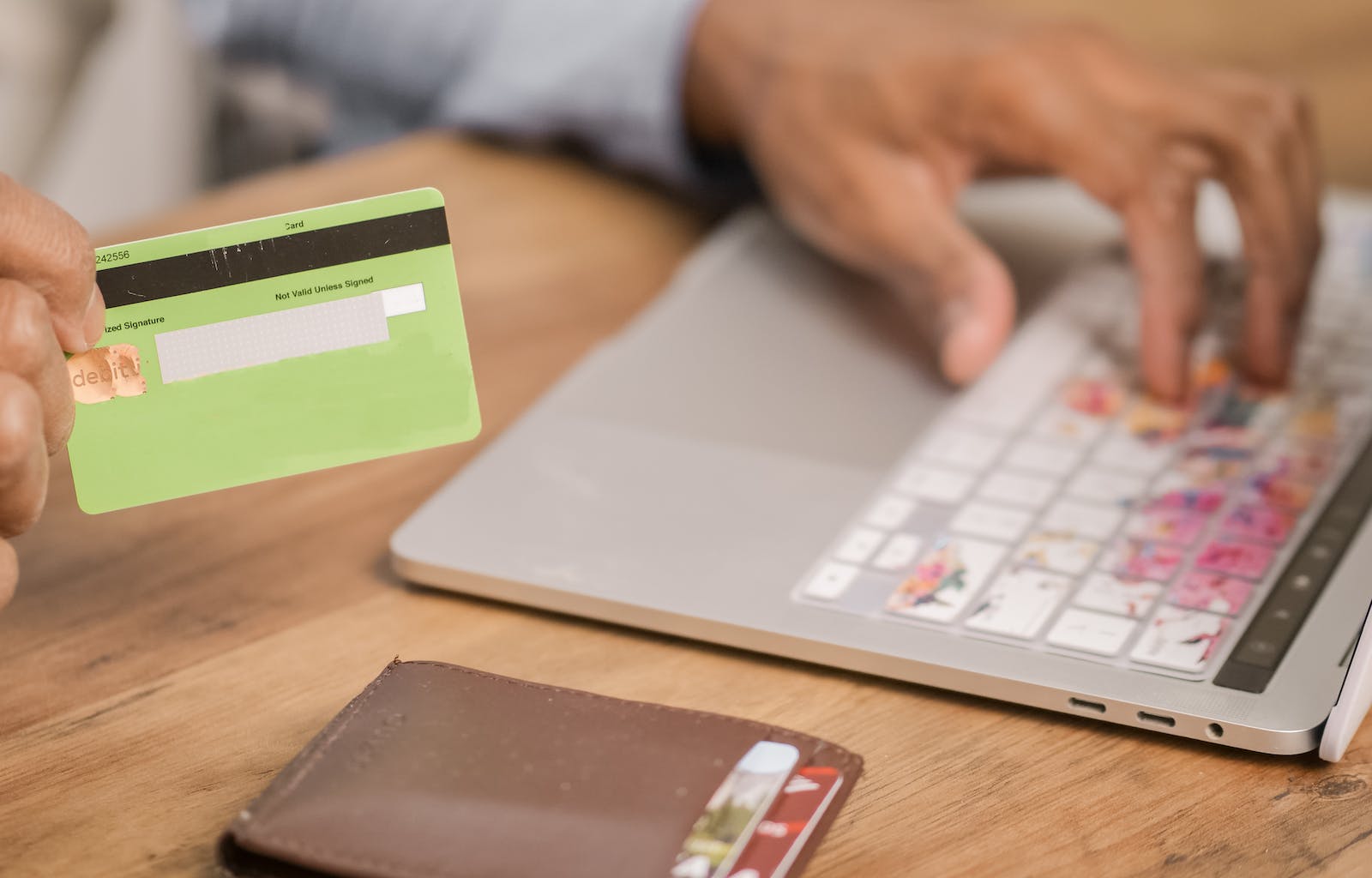 ¿Qué es Mejor una Tarjeta de Crédito o de Débito?