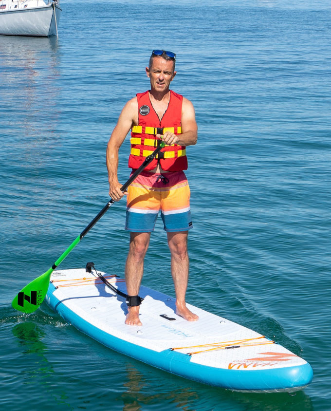 Paddle en mer avec des équipements de sécurité