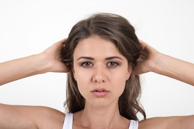 Beneficiile conturării tâmplelor cu ajutorul liftingului facial