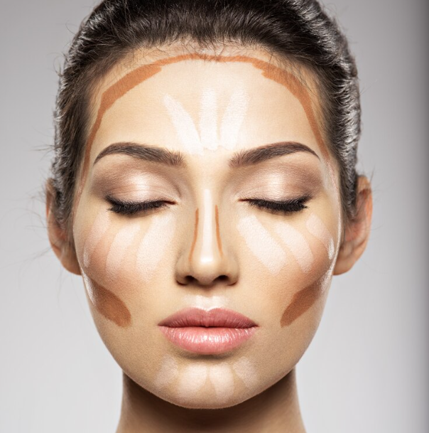 Make up tạo khối cũng là một cách giúp mũi của bạn trông thon gọn hơn và không lộ lỗ mũi