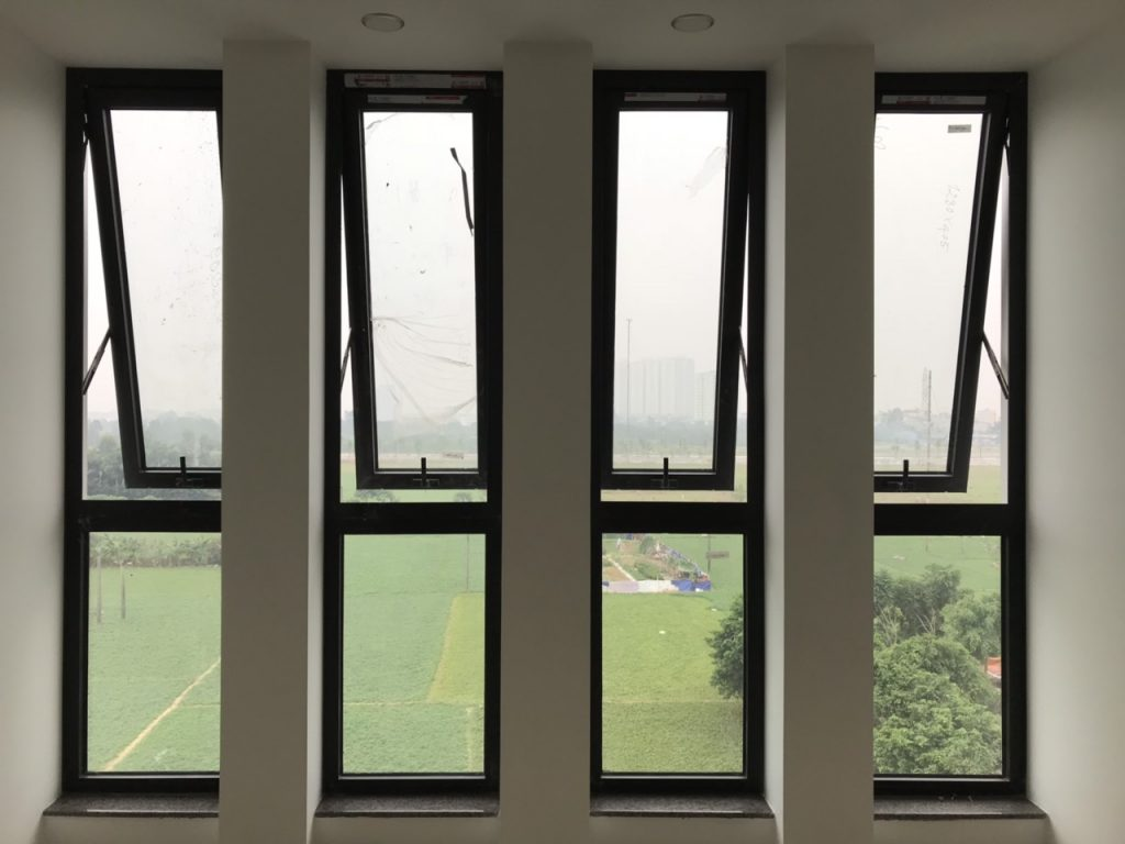 Cửa sổ mở hất được ứng dụng nhiều cho các nhà cao tầng