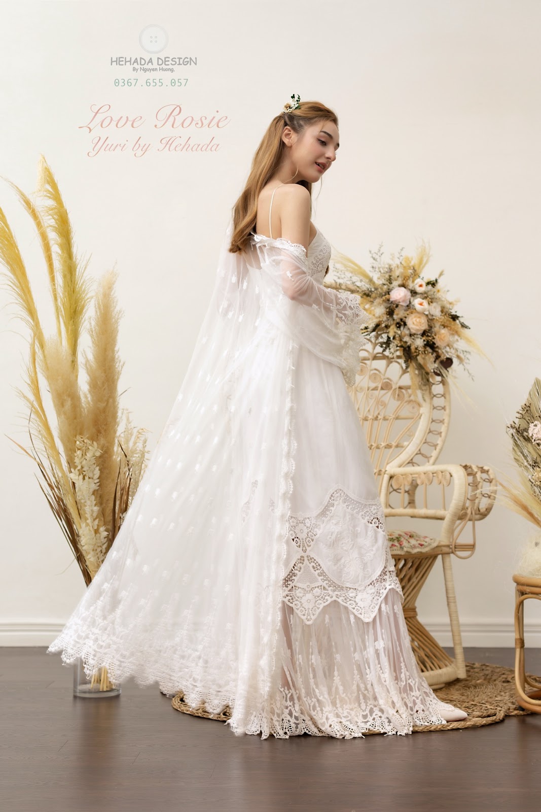 Form dáng phía sau váy cưới Yuri