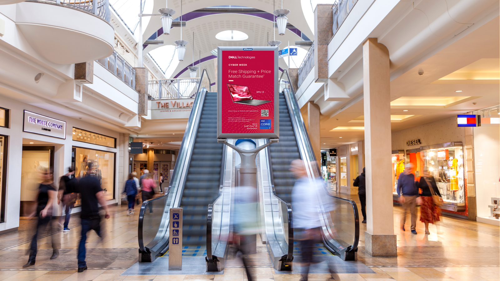 Pictures of a DOOH screen in a mall for a pDOOH ad campaign for Dell