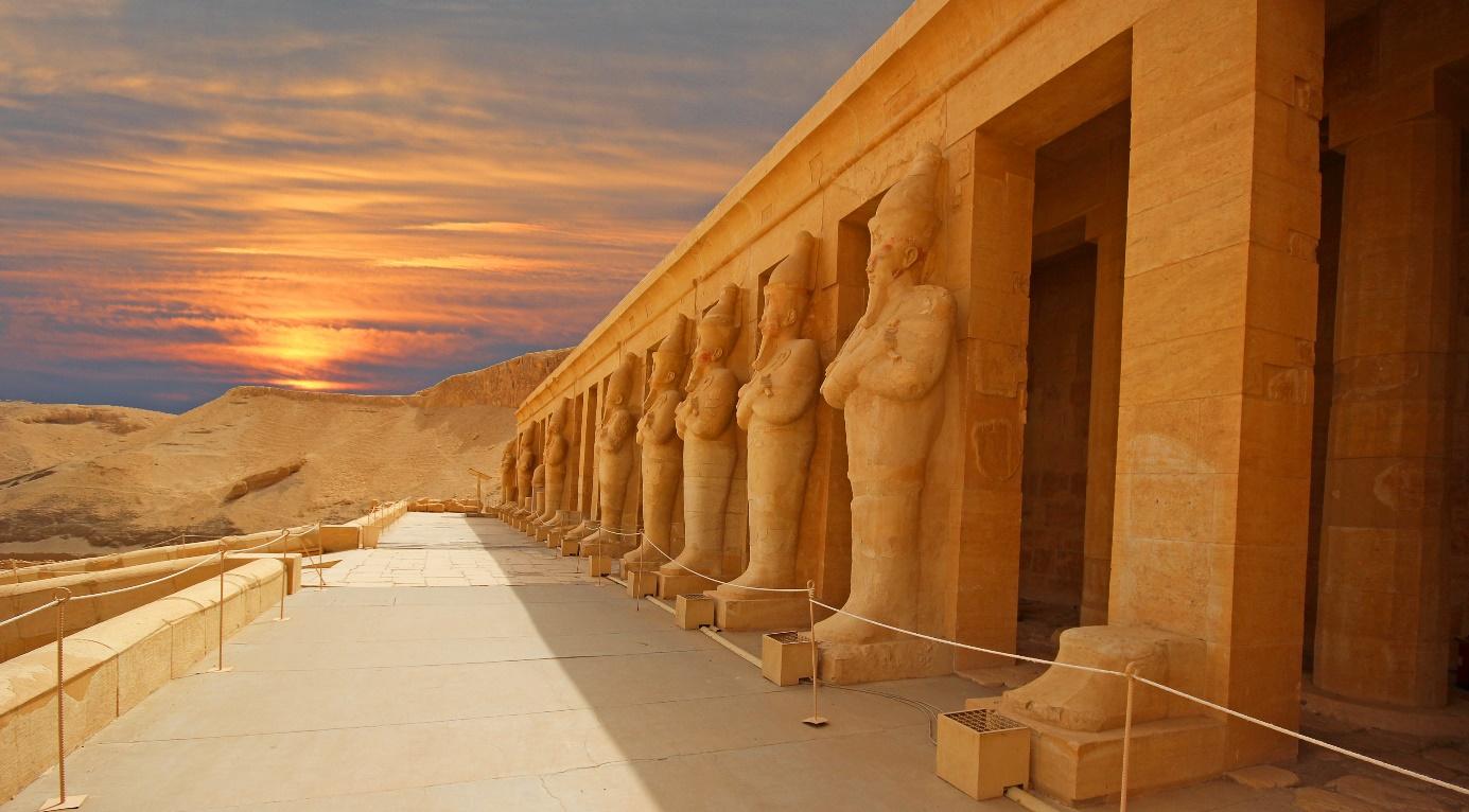 Egipt i Dolina Królów, Luksor, Abu Simbel, wschód słońca nad świątynią w Egipcie