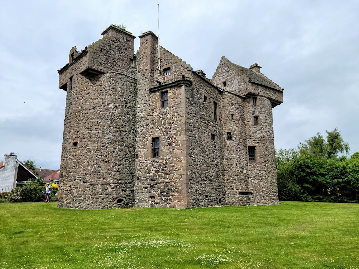 Claypotts Castle