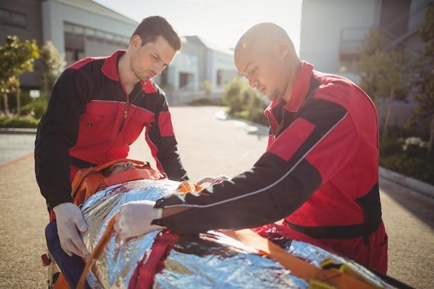 Free photo injured woman treated by paramedic