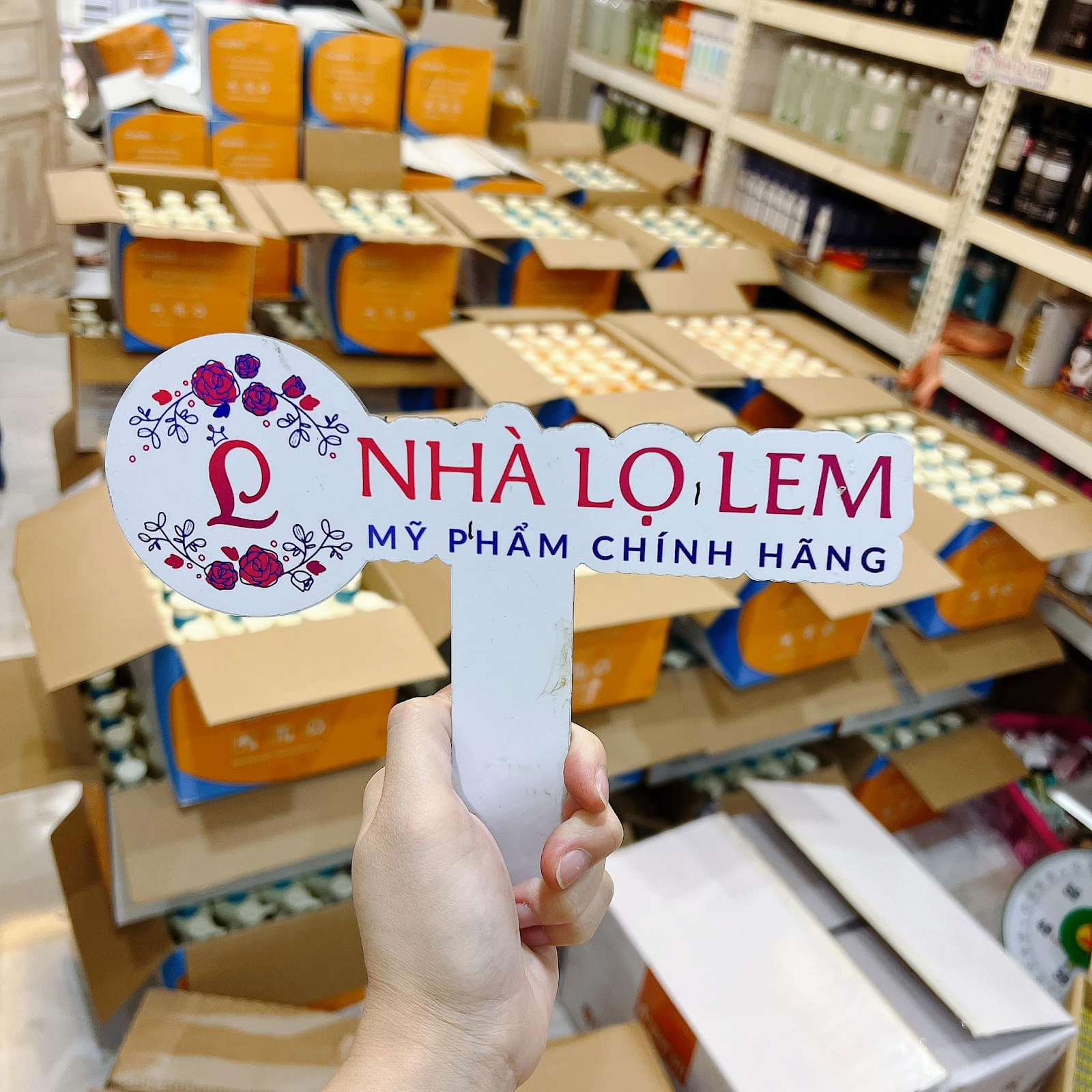 Mua xịt khóa nền ở Nhà Lọ Lem để nhận giá sỉ