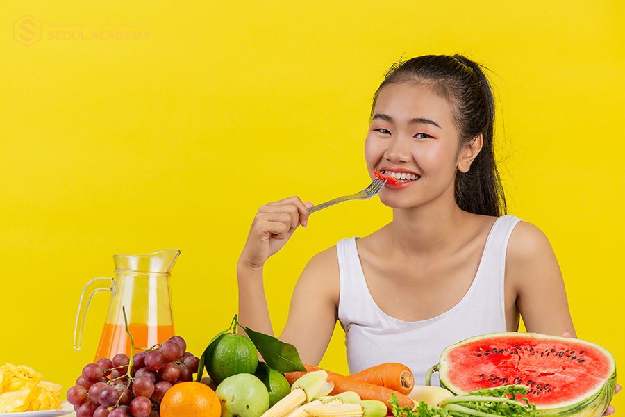 Bổ sung chế độ ăn uống các loại hoa quả, trái cây tốt giúp da trắng sáng hơn