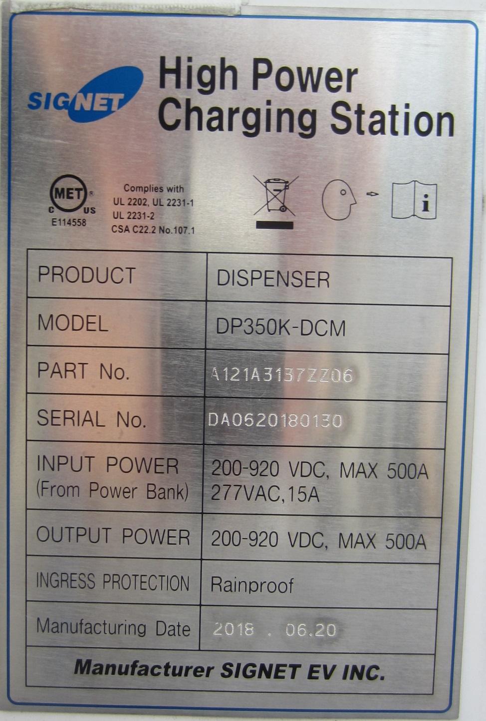 A close up of a charging station

Description automatically generated