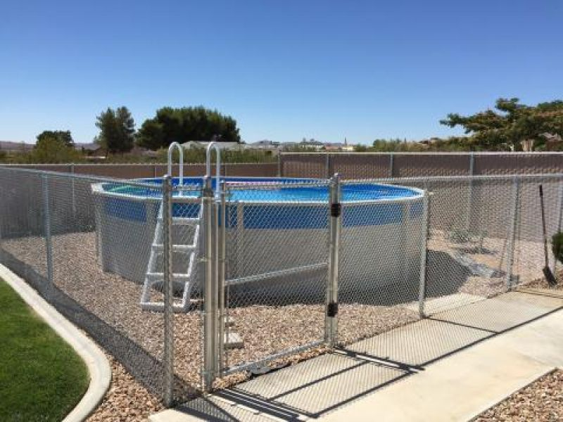 Chain-link pool fence with self-latching gate