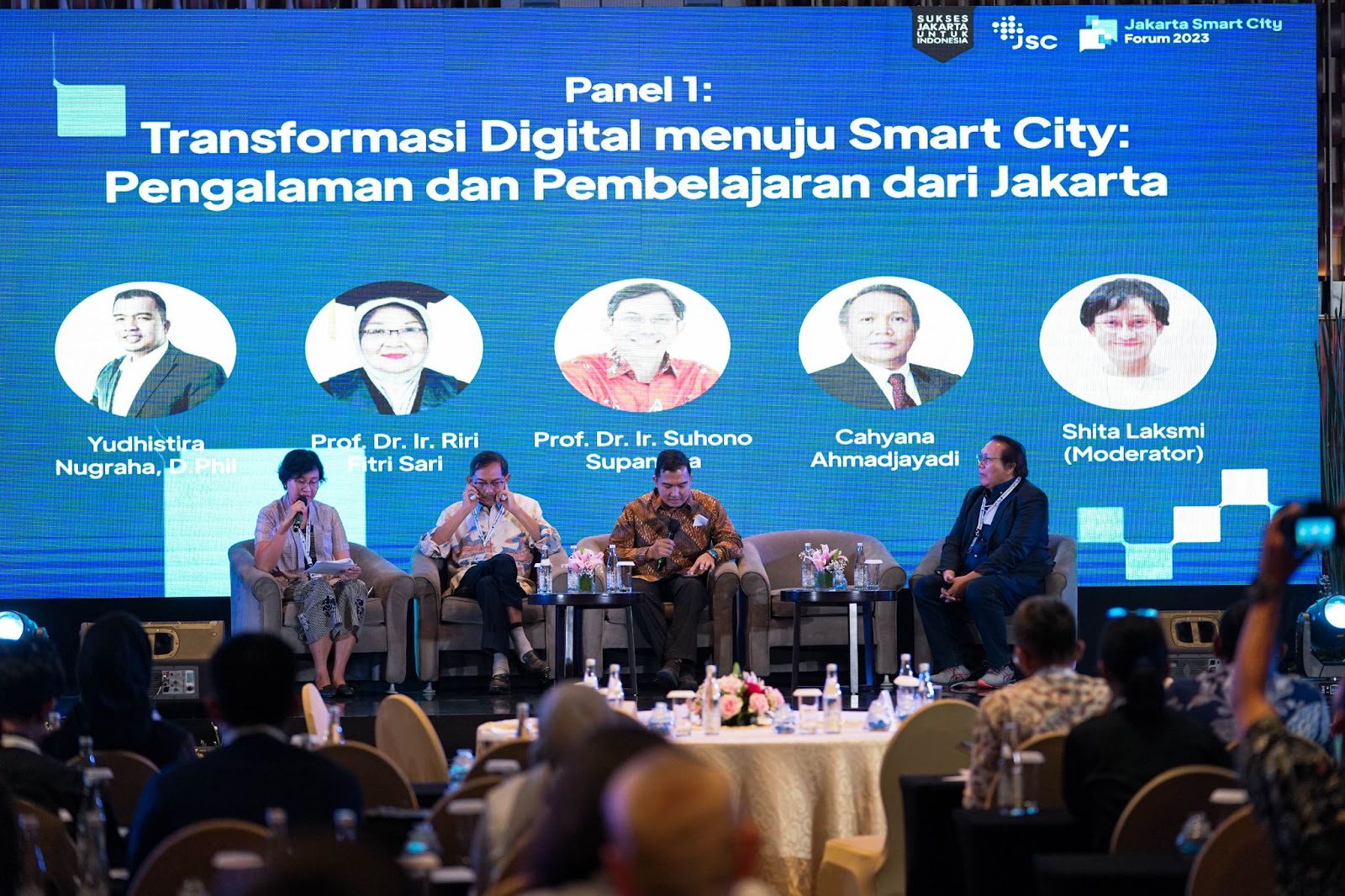 Panel Diskusi 1: Transformasi Digital menuju Smart City: Pengalaman dan Pembelajaran dari Jakarta.  Foto: Ahmad Baihaki/Jakarta Smart City 