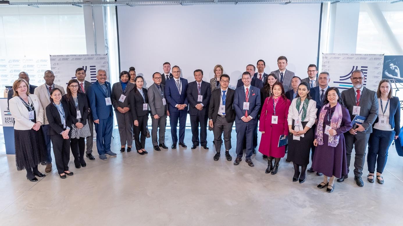 The participants gathered for a group photo at the SZE’s Győr Science and Innovation Park, as well as in front of the main entrance of the New Knowledge Space building.