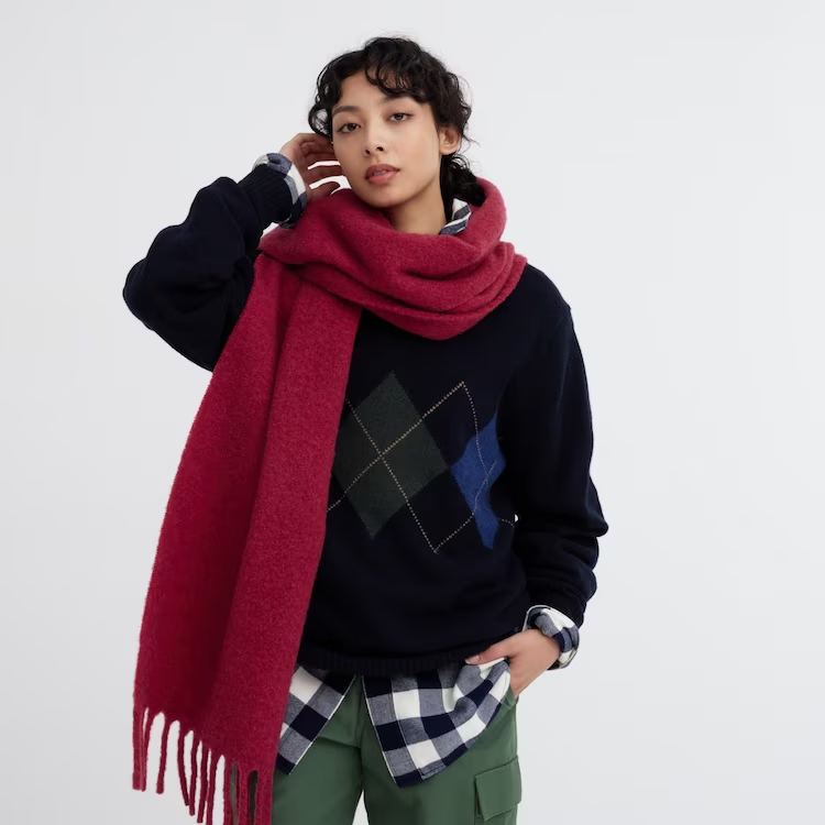 Uniqlo Chunky Stole - A luxuriously brushed stole offering extra volume and fullness. Sumptuously soft and smooth, generously sized for versatile neck wrapping. Features a thick fringe detail complementing the stole's design, available in a vibrant red hue.

Winter Fashion Essentials