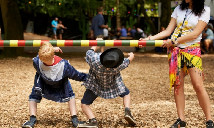 How to play limbo: Party games for kids | Kidspot