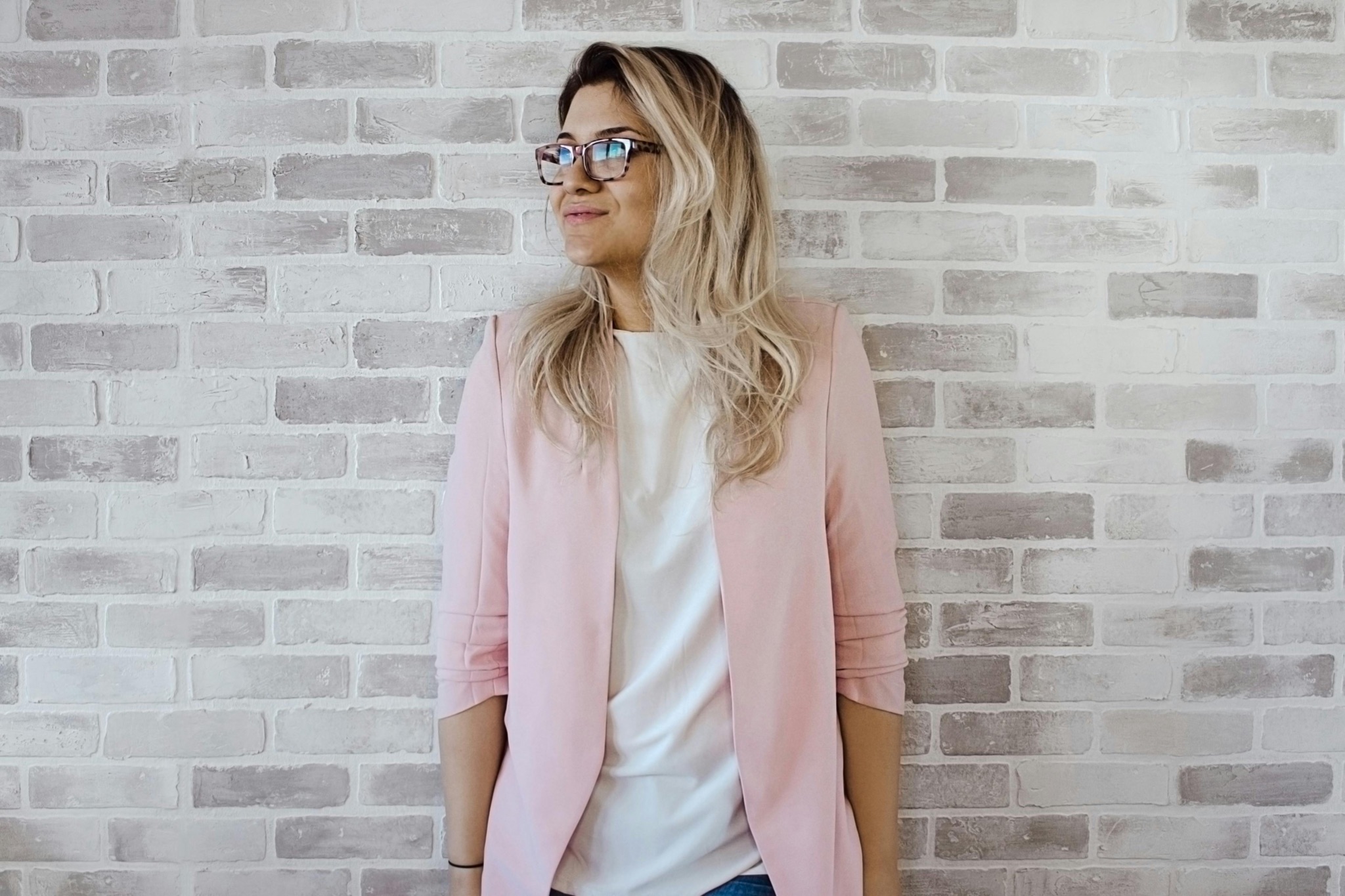 https://www.pexels.com/photo/woman-in-pink-cardigan-and-white-shirt-leaning-on-the-wall-975657/