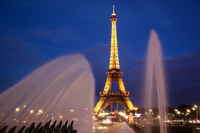 Free Paris Eiffel Tower photo and picture