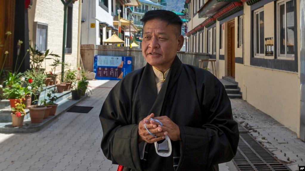 藏人行政中央司政边巴次仁在印度达姆萨拉。(资料照片,2021年5月27日)