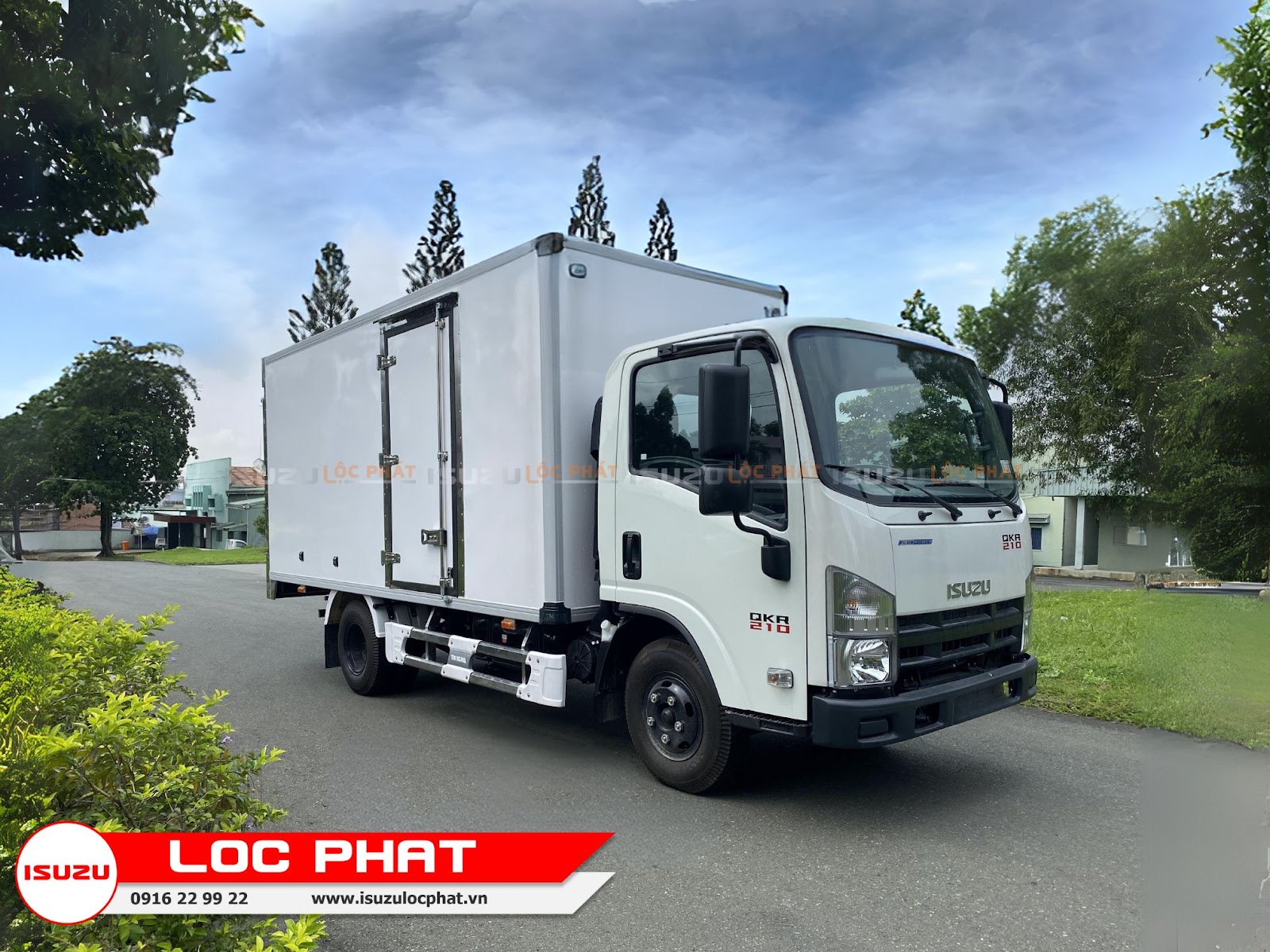 Xe tải Isuzu QKR 210 2.3 tấn Thùng Kín Composite