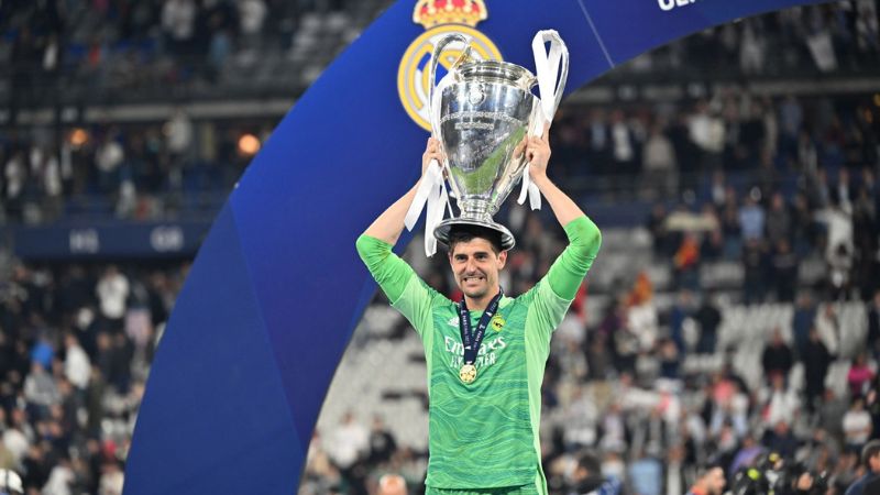 Thibaut Courtois: Ngôi Sao Sáng Trên Sân Cỏ và Ngoài Đời