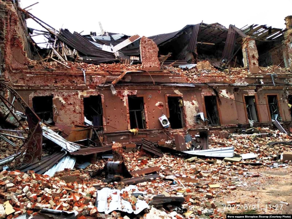 Центральна міська публічна бібліотека імені В. Короленка після бомбардування міста армією РФ