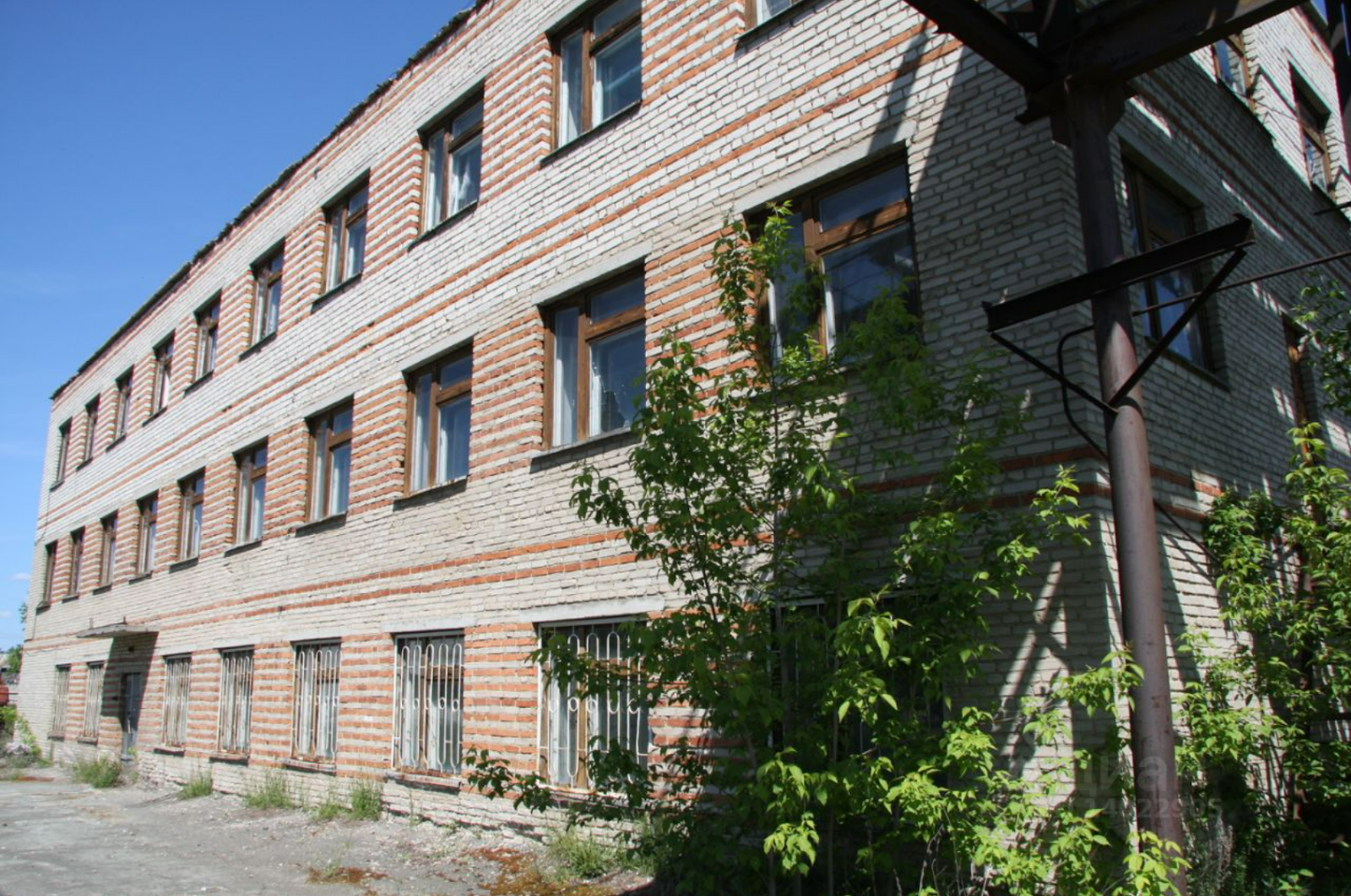 будівля яка належить ДКБ Новатор у свердловській області росії