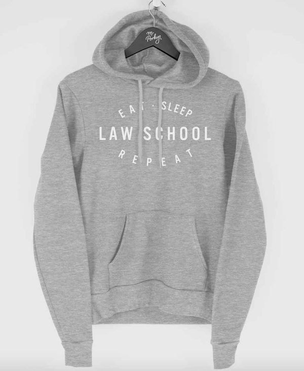 sudadera con capucha gris con estampado de la facultad de derecho