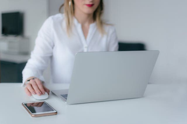 girl using laptop