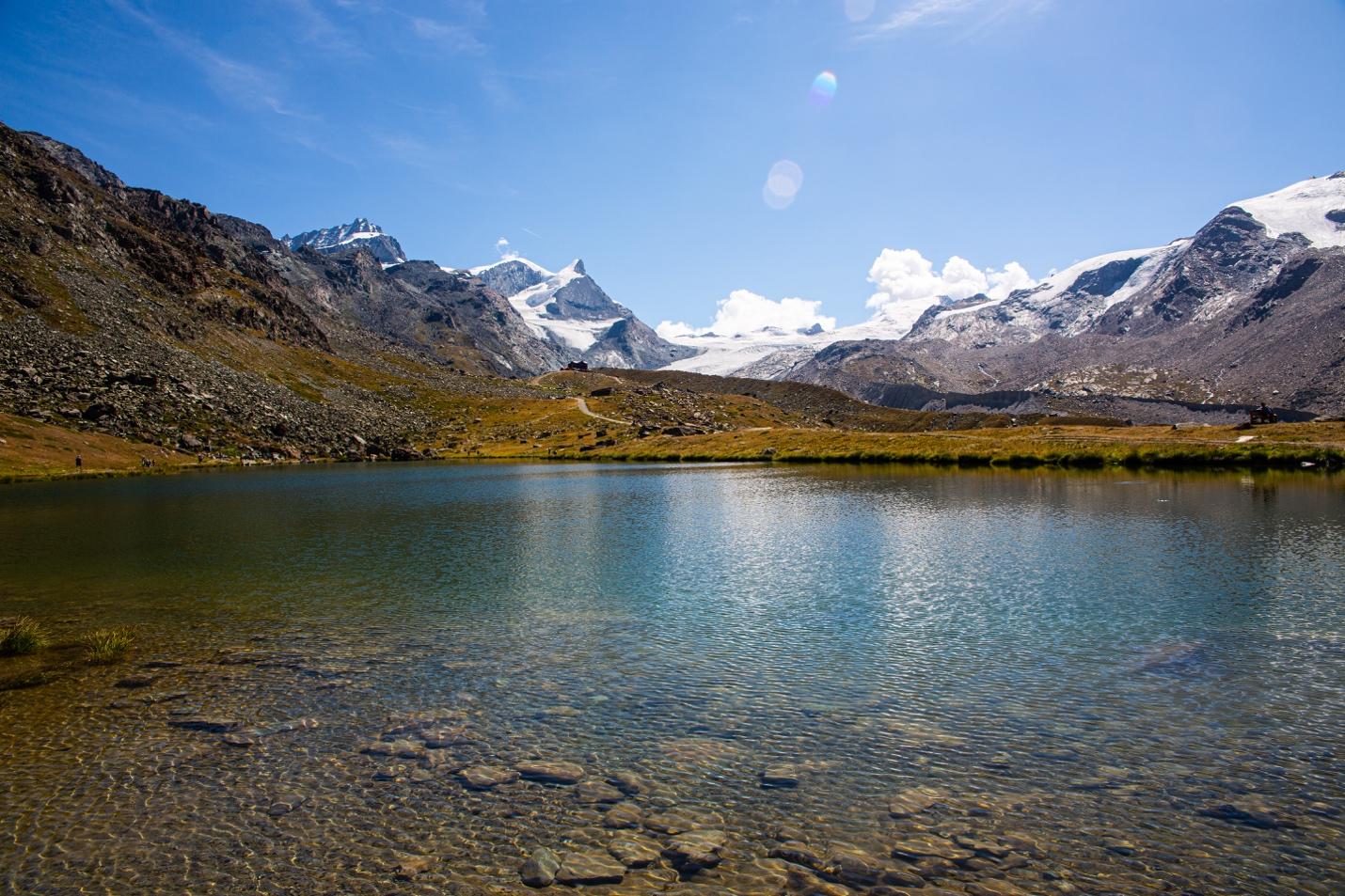 A lake surrounded by mountains

Description automatically generated