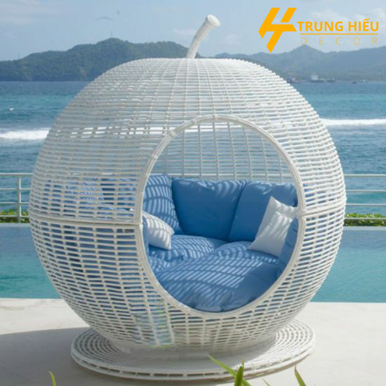 Ghế thư giãn bằng chất liệu nhựa cao cấp mang đến sự mới mẻ cho không gian ban công, sân vườn