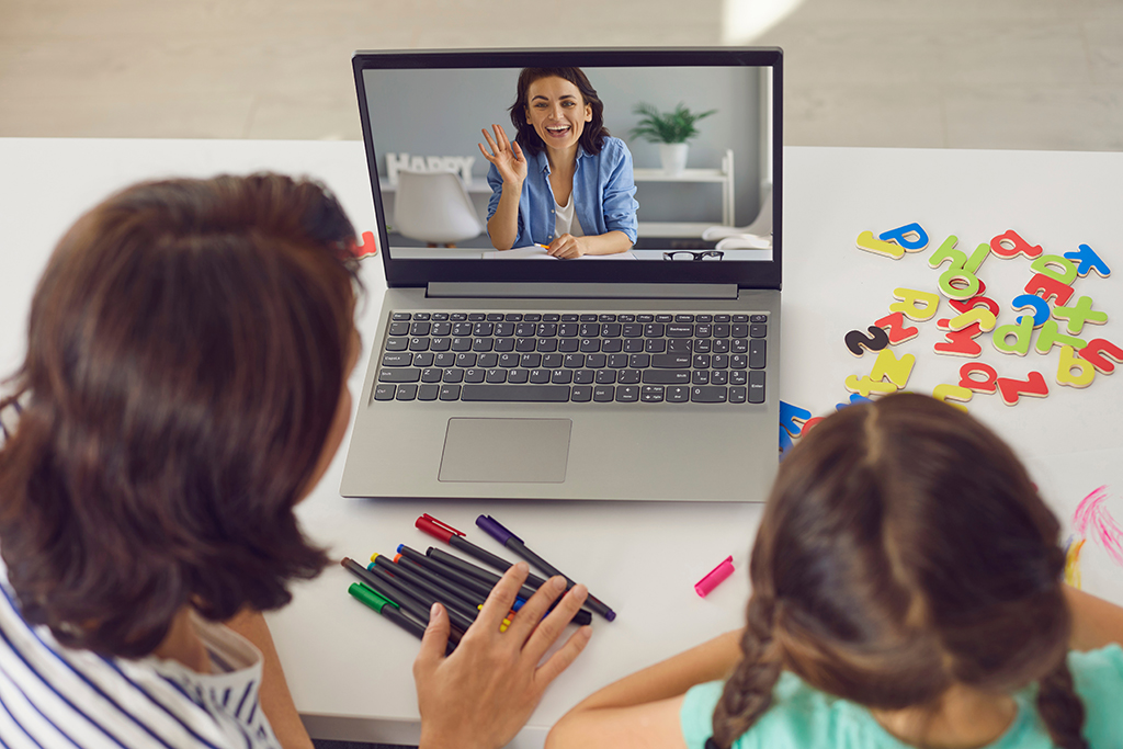 La comunicación entre alumno y profesor por medios digitales en la educación