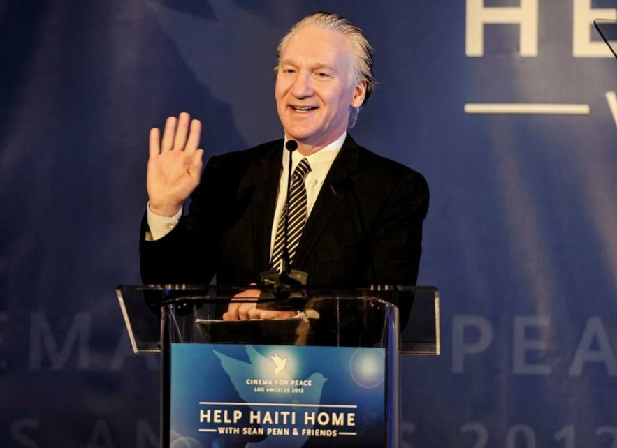 Người dẫn chương trình Bill Maher nói trên sân khấu tại một buổi từ thiện ở Los Angeles vào ngày 14/01/2012. (Ảnh: Alberto E. Rodriguez/Getty Images dành cho Tổ chức cứu trợ Haiti J/P và Cinema For Peace)