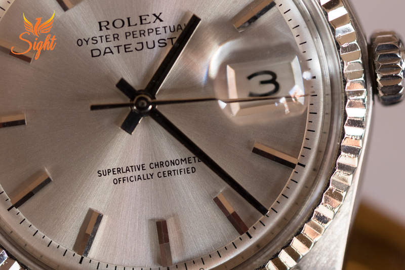 Đồng hồ Chronometer thường được khắc dòng chữ “Superlative Chronometer Officially Certified”