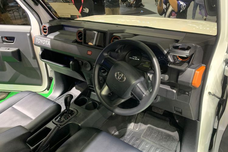 interior toyota hilux rangga 2024