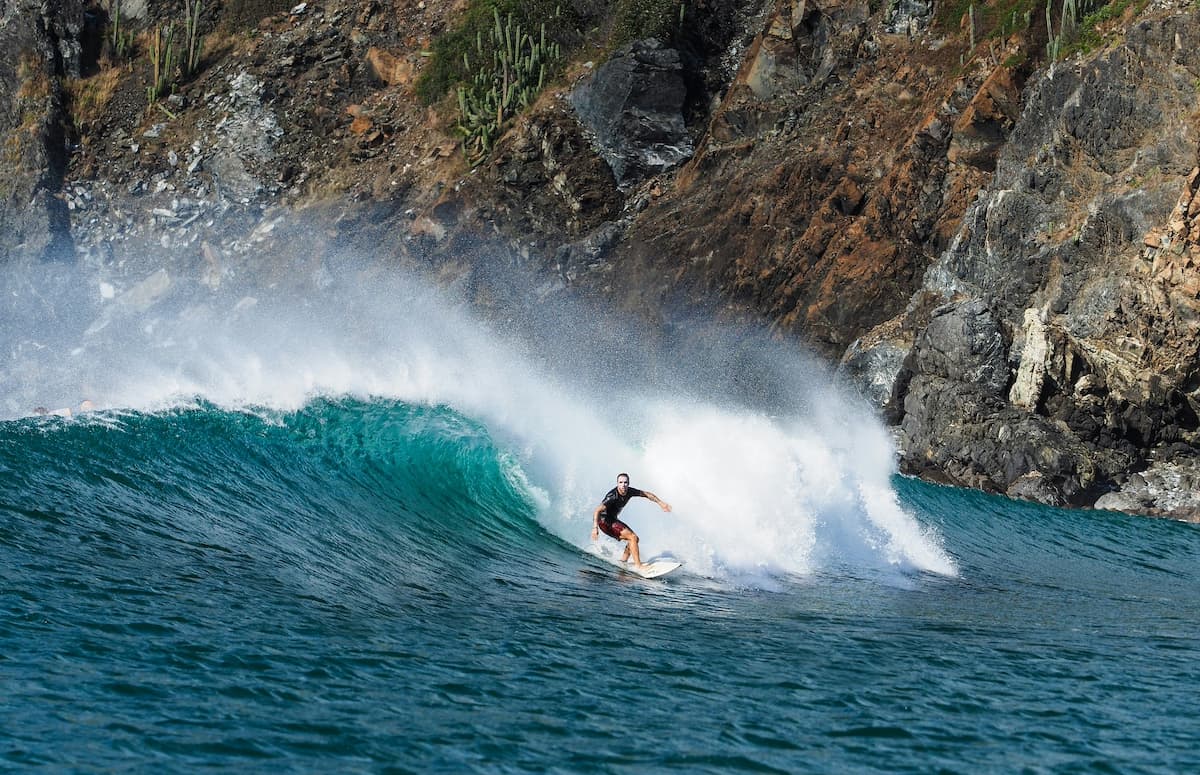 surfer enjoying the waves