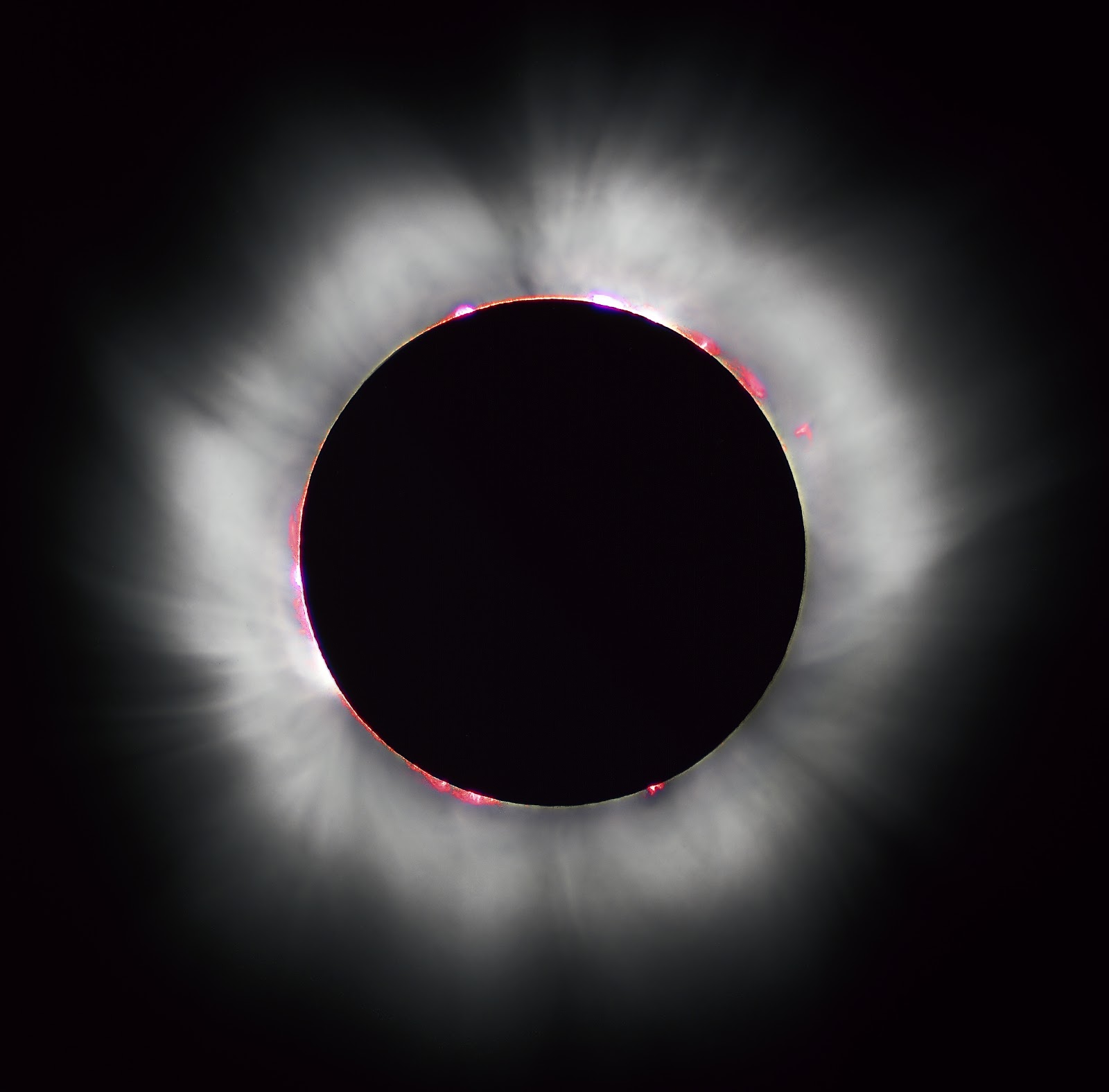 https://upload.wikimedia.org/wikipedia/commons/1/1c/Solar_eclipse_1999_4_NR.jpg