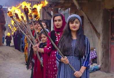 جشن‌های نوروزی در کردستان با وجود ماه رمضان و گذشت ۴ روز از سال نو همچنان ادامه دارد.
