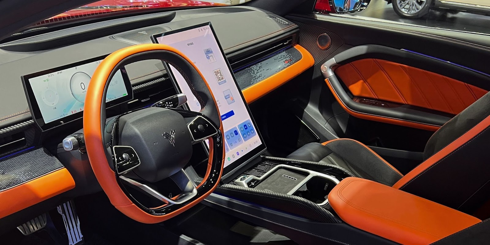 Interior Neta GT