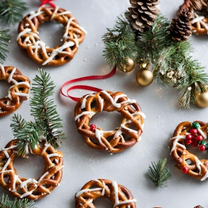 Christmas Pretzel Wreath 