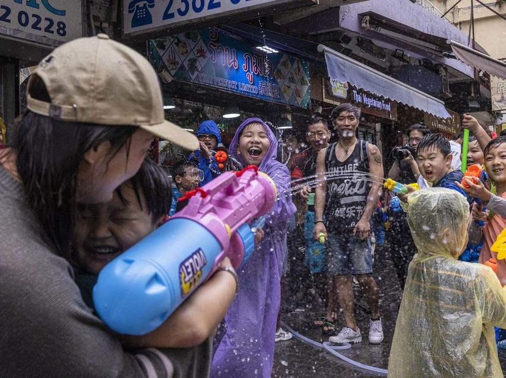 tradisi unik tahun baru Thailand Festival Songkran