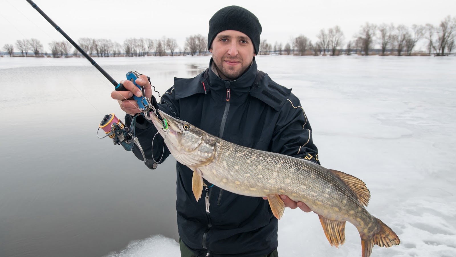 Pike Fishing by seasons - Pike fishing in winter