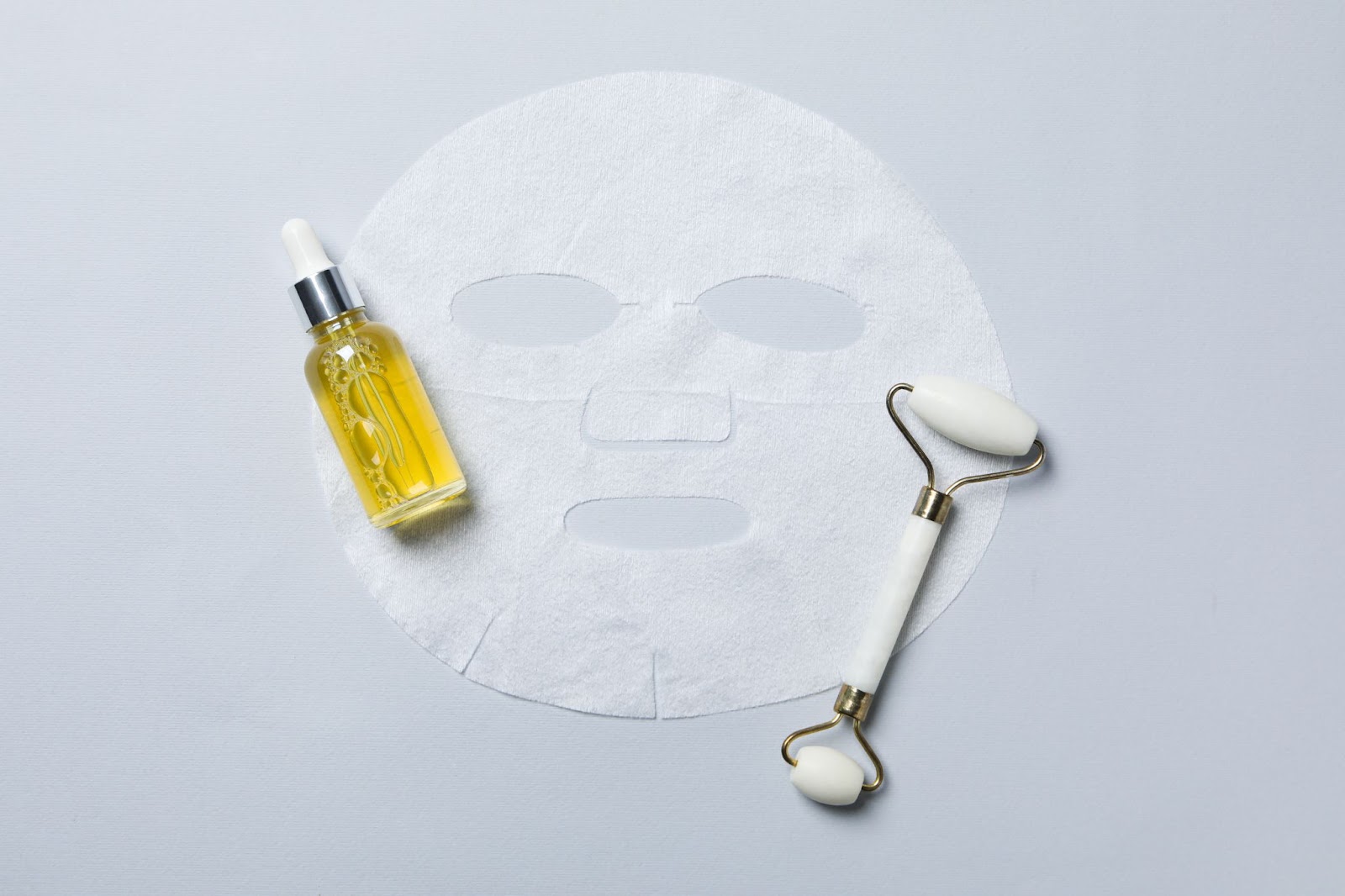 Tipuri de produse cu retinol: de la creme la seruri și masca de noapte