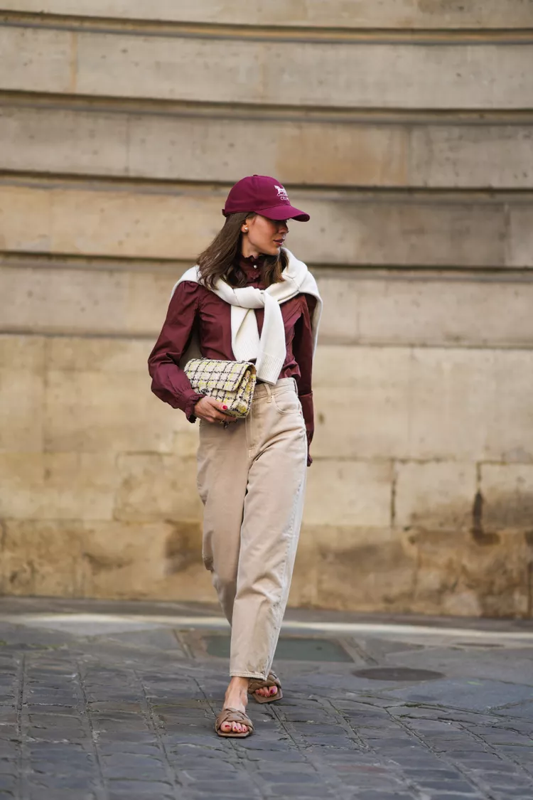 Outfits a los que les hace falta una gorra de piel negra