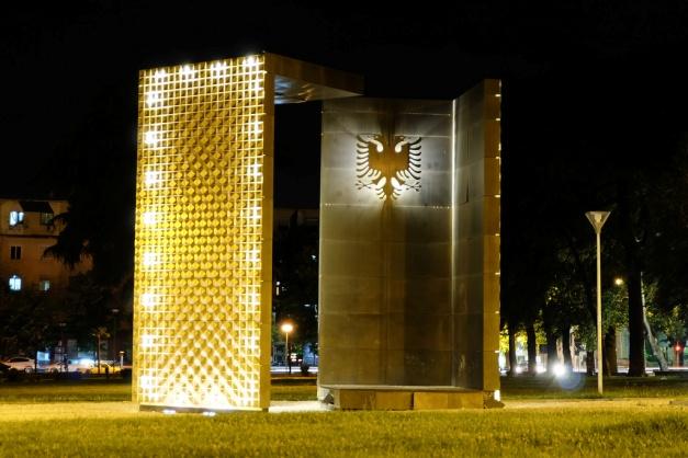 Restaurohet Monumenti i Pavarësisë - Tv Klan