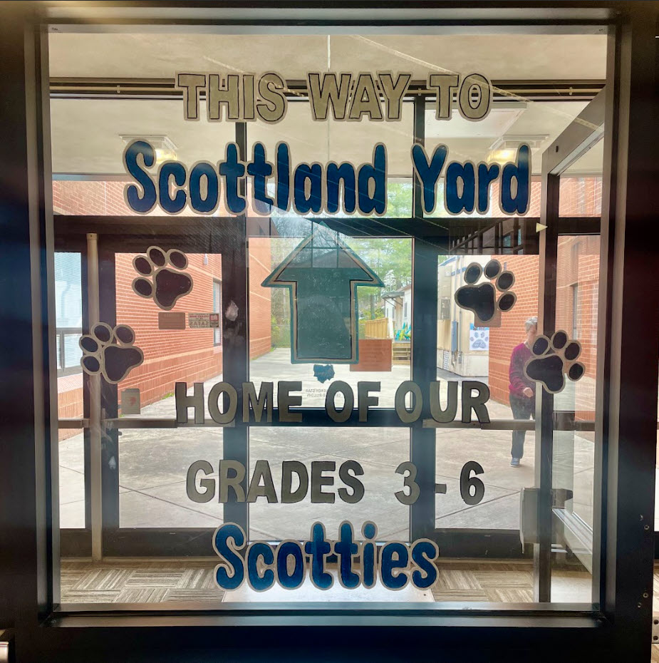 Sottland Yard window sign