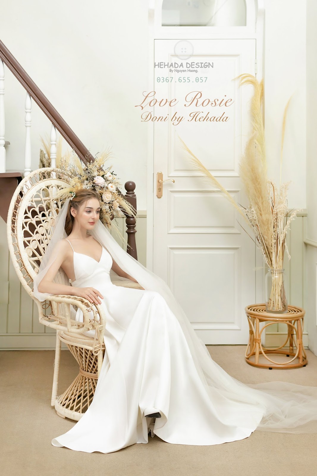 Form ngồi của dáng váy The Doni 