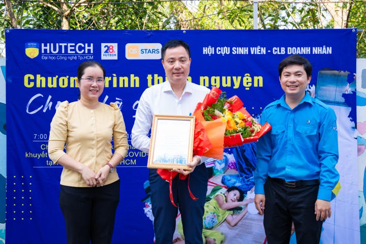 Hành trình tình nguyện đầy ắp nghĩa tình của cựu sinh viên, cựu học viên và doanh nhân HUTECH 71