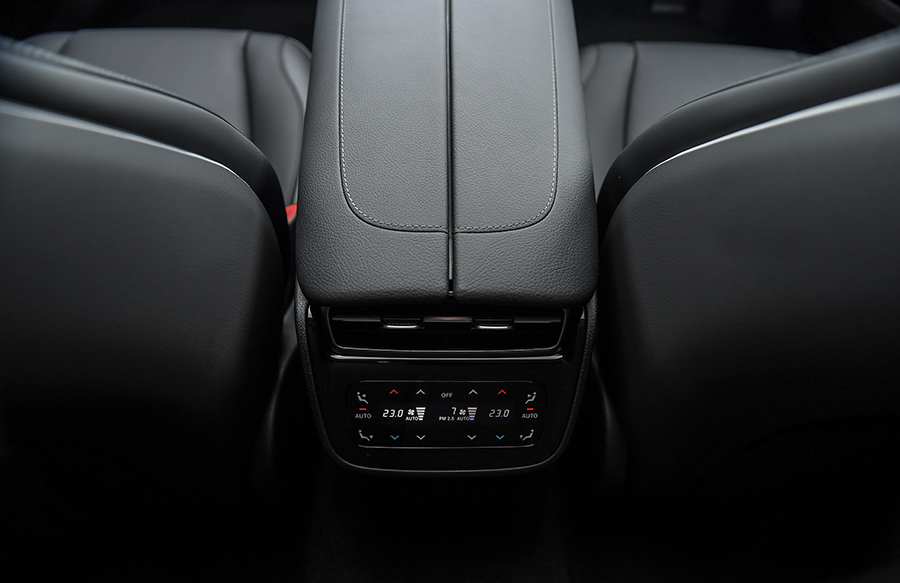 ดีไซน์ภายในรถยนต์ : Mercedes-AMG EQE 53 4MATIC+