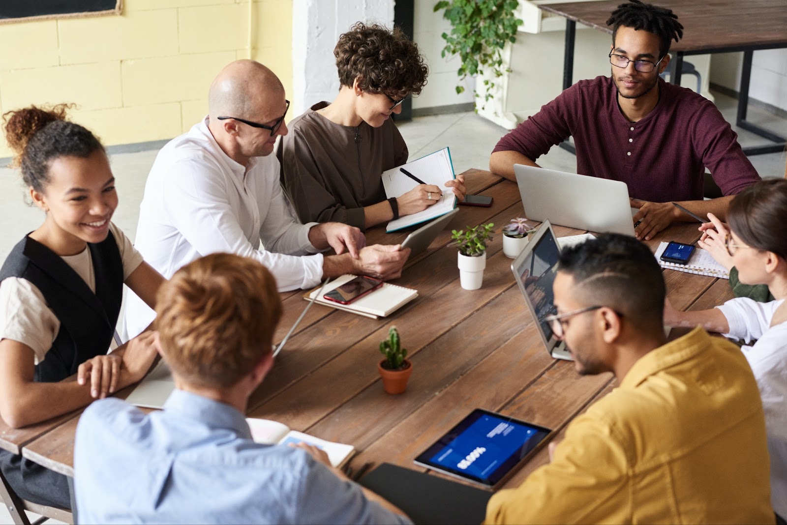 Mastering the art of service: Explore how effective customer service management is the heart of happy customers and business success.