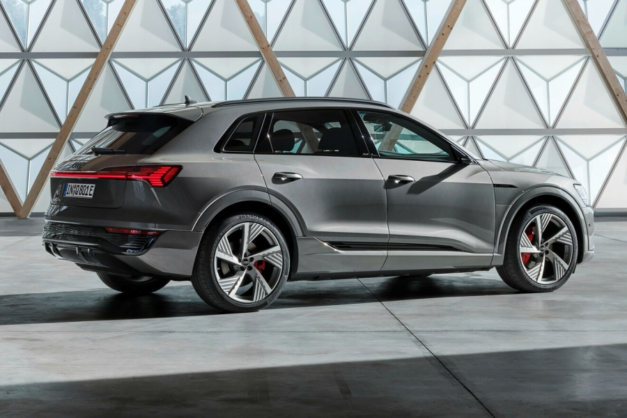 ดีไซน์ภายนอกรถยนต์ : Audi Q8 e-tron