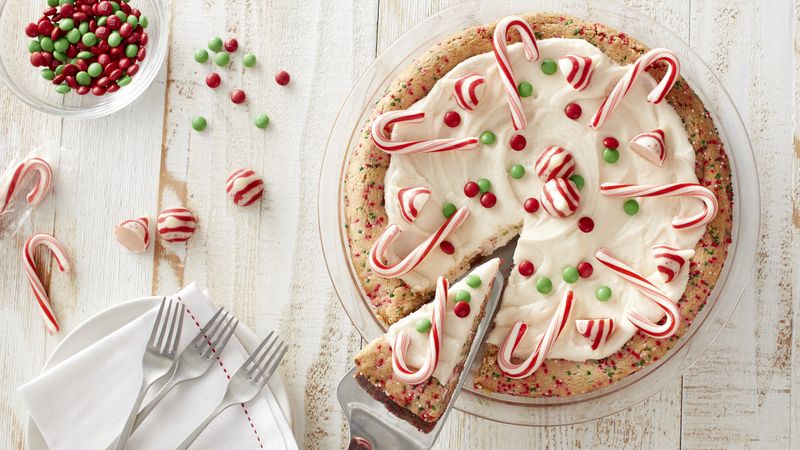 A slice of Christmas pie being plated